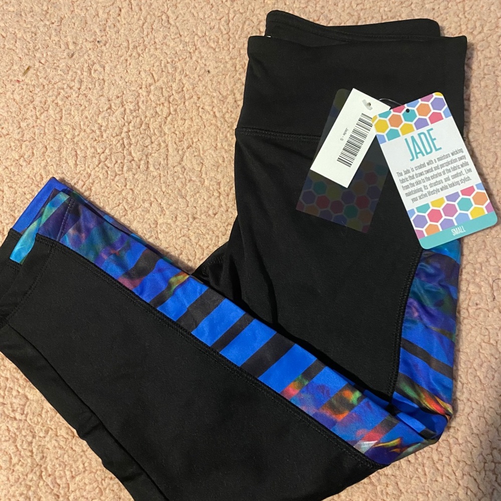 NWT Lularoe  small Jade Capri athletic legging